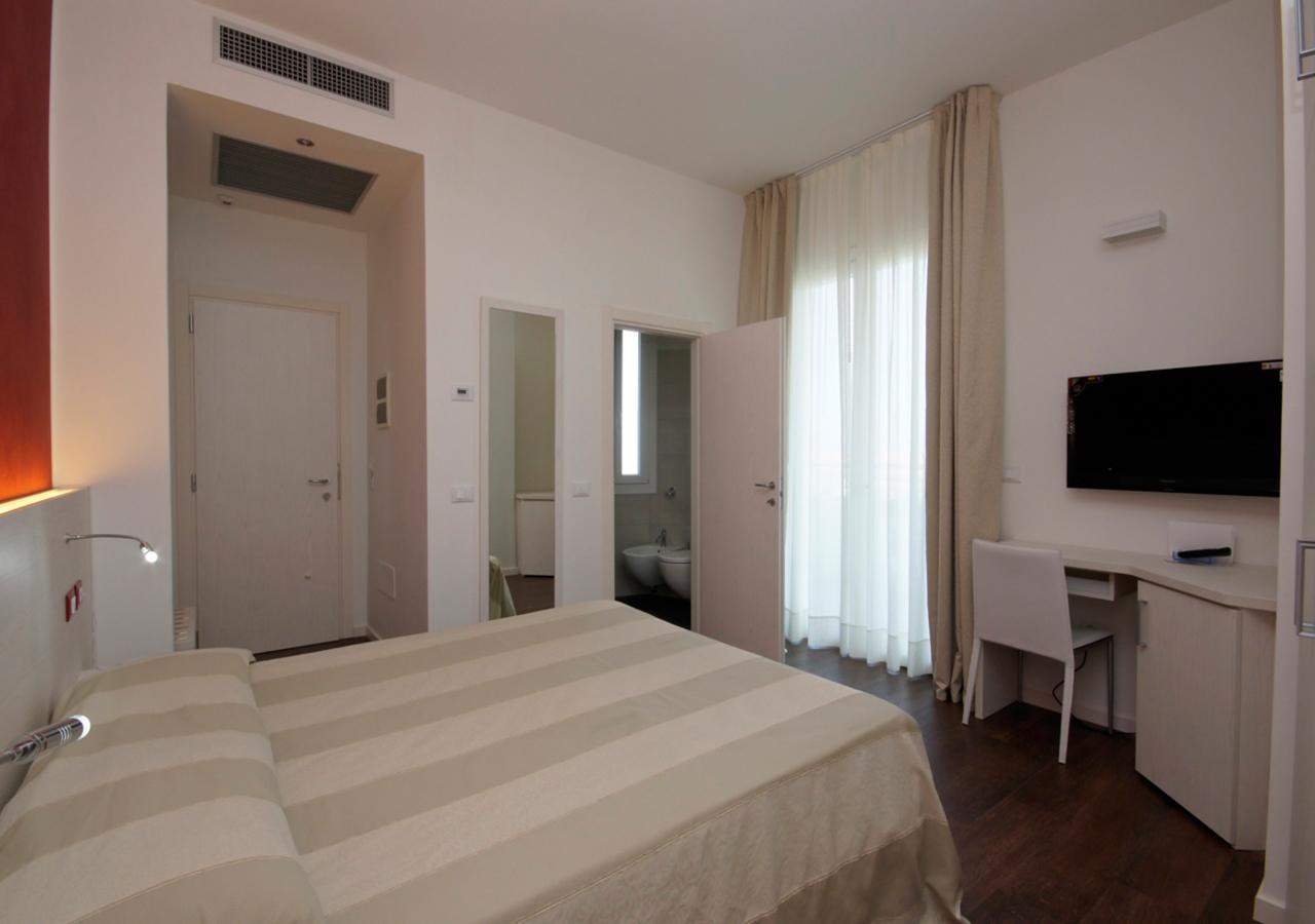 Hotel Aragosta Cattolica Exterior photo